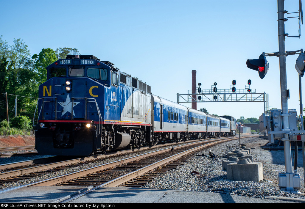 Piedmont Train #71 rounds the bend at Henderson Street